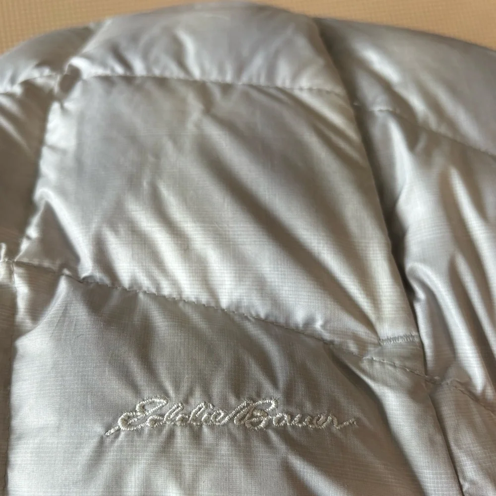 Eddie Bauer 650 Down filling marshmallow puffer jacket.Gray/white.Size XL.Fits L